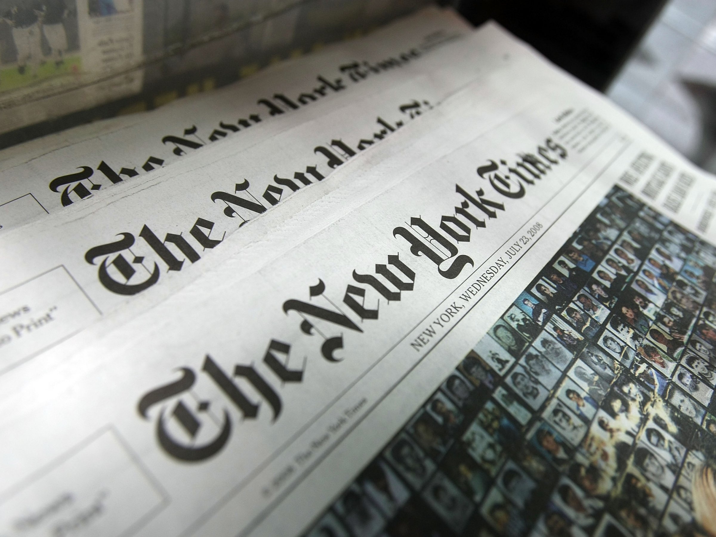 Nga bi to tan cong mang phong vien bao New York Times hinh anh