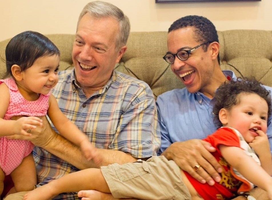 Dai su My 'bat mi' chuyen nuoi day con cai hinh anh