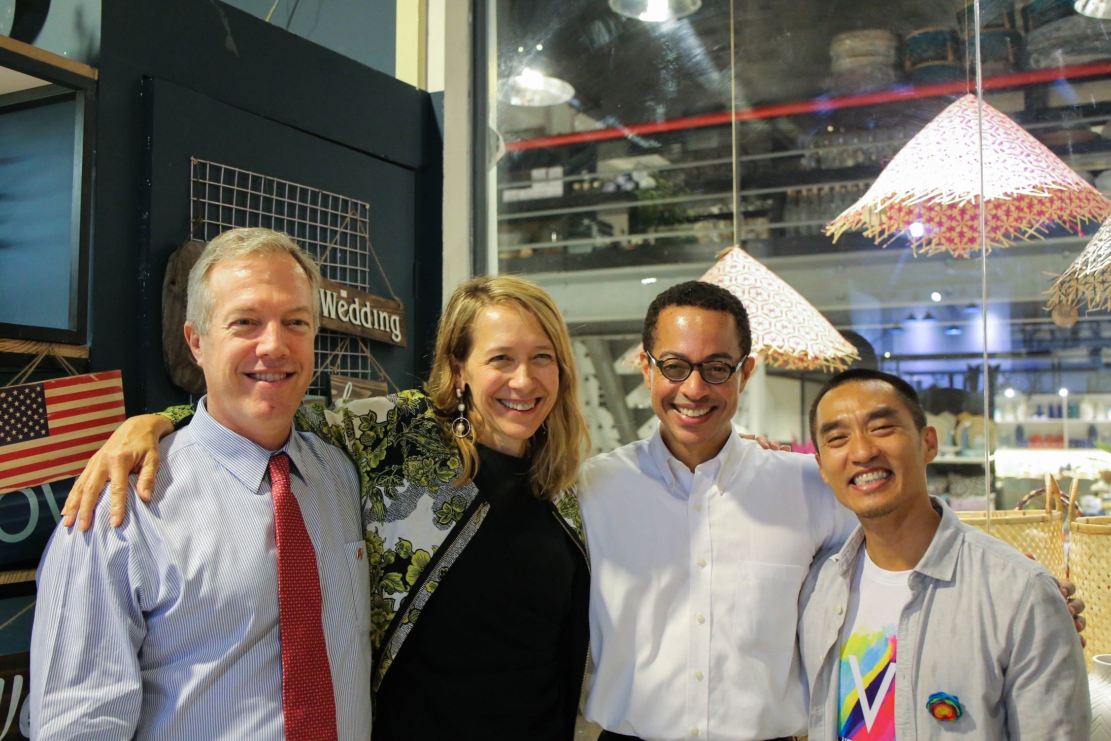 dai su My doi mua du su kien o Sai Gon anh 2