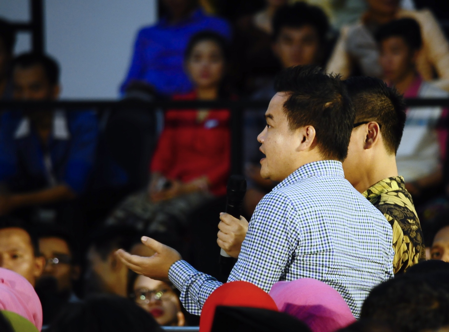 ban tre Viet bat tay tong thong Obama anh 1