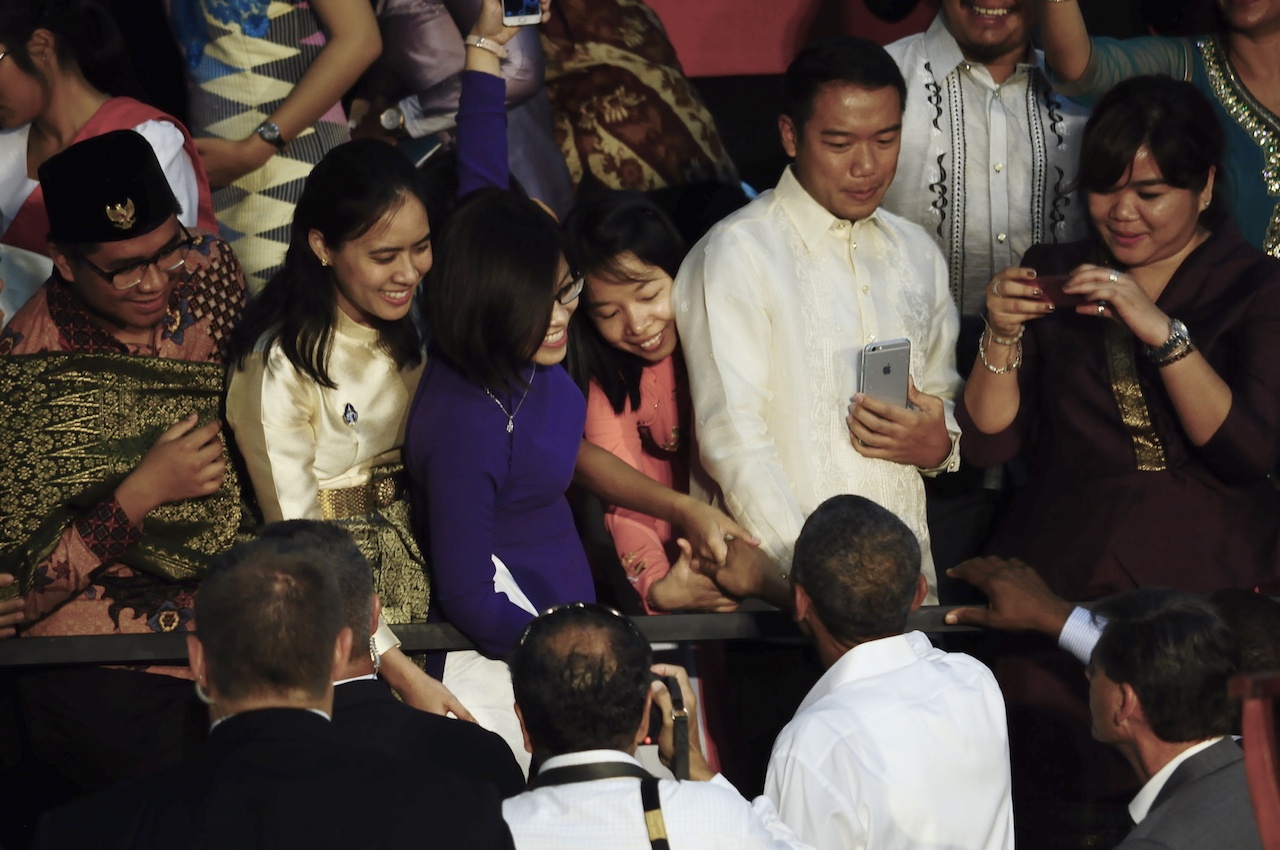 ban tre Viet bat tay tong thong Obama anh 3