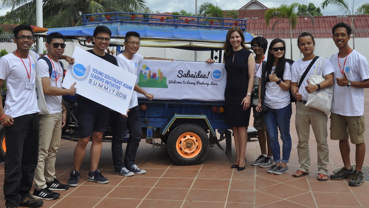 tro ly ngoai truong My den TP HCM anh 1