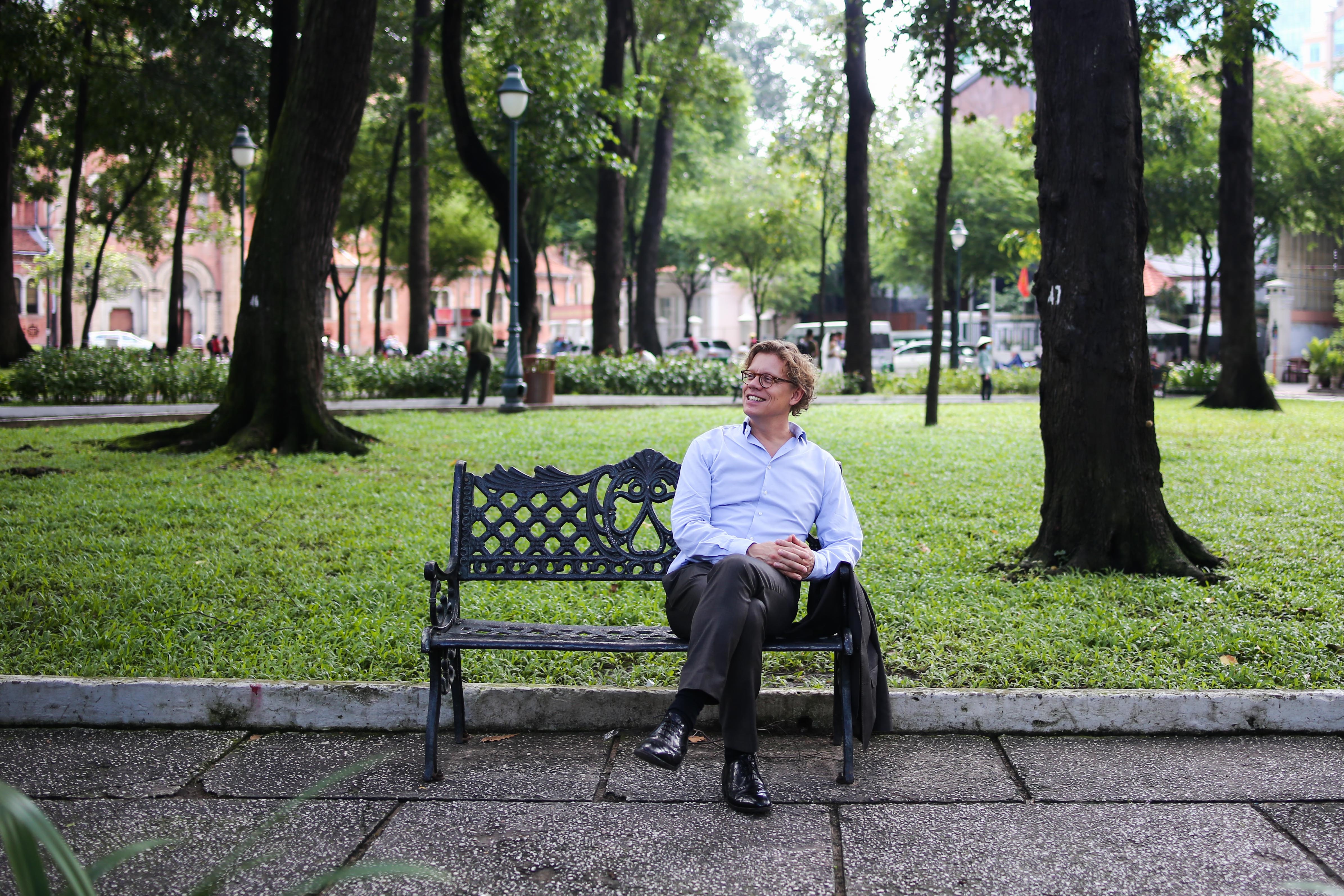 tân đại sứ Thụy Điển uống cà phê sữa đá vỉa hè ảnh 5 tan dai su Thuy Dien uong ca phe sua da via he anh 5