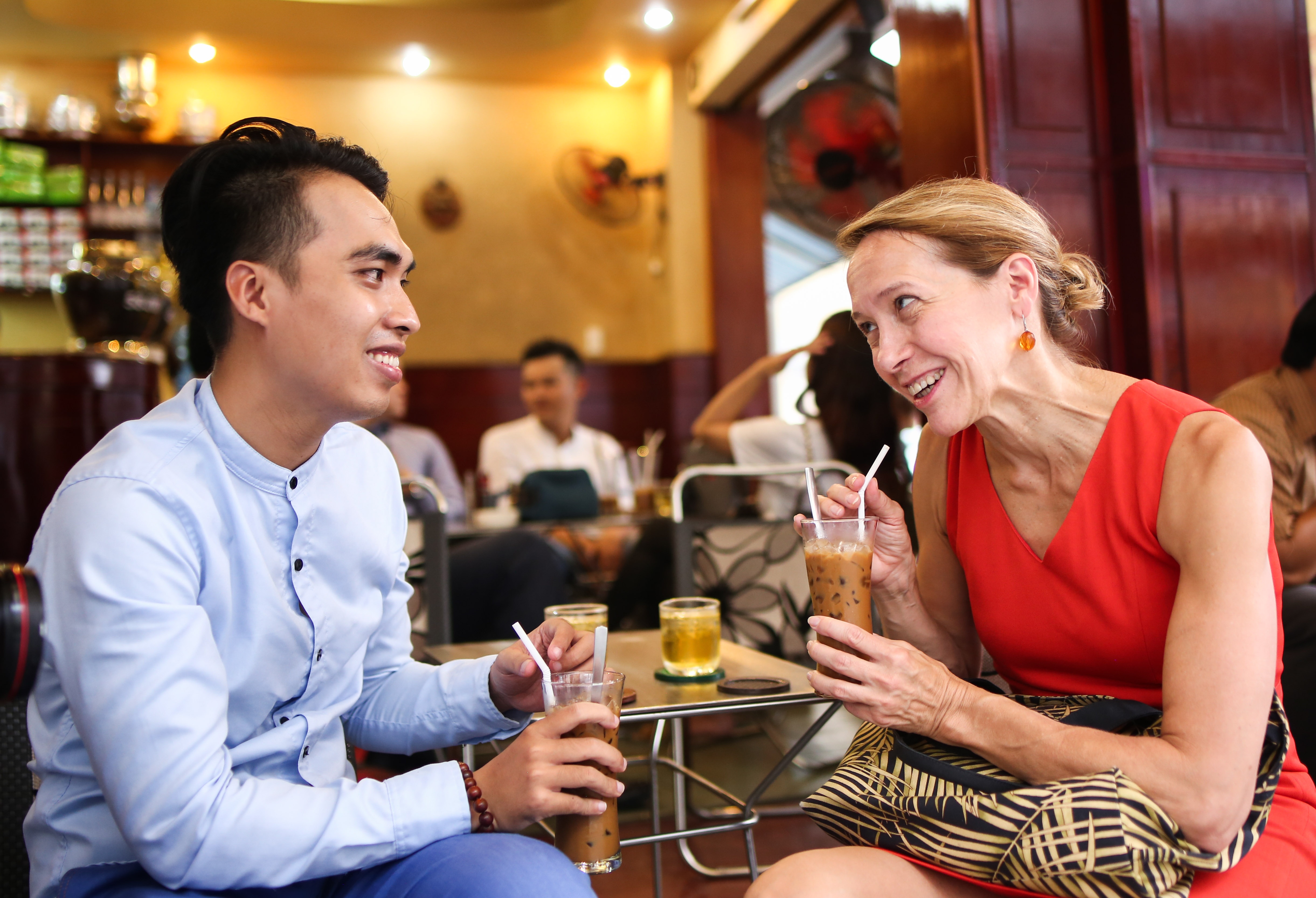 tổng lãnh sự Mỹ ăn bánh xèo,  uống cà phê sữa đá ảnh 10 tong lanh su My an banh xeo,  uong ca phe sua da anh 10