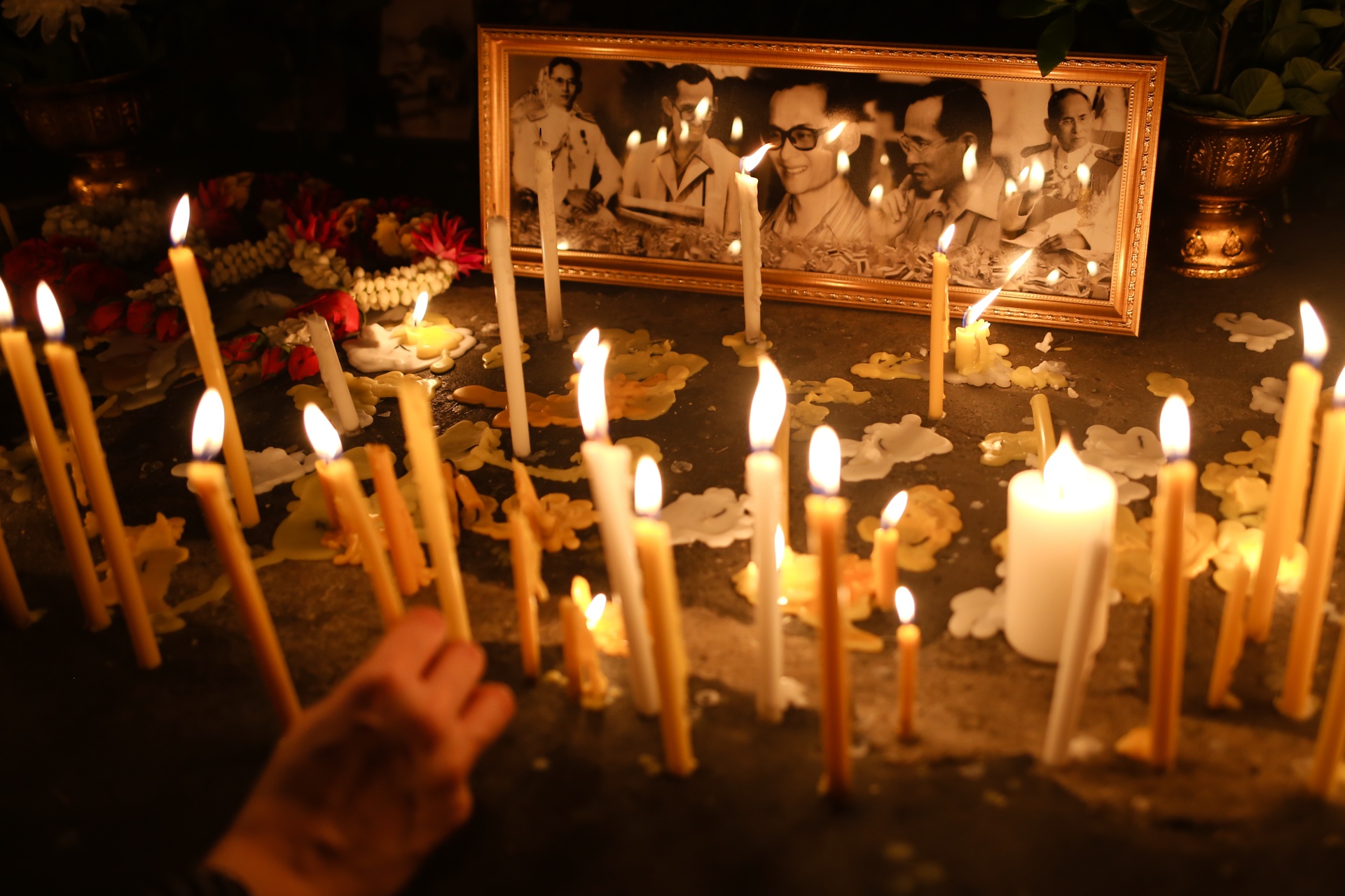 thap nen tuong nho Quoc vuong Bhumibol anh 12