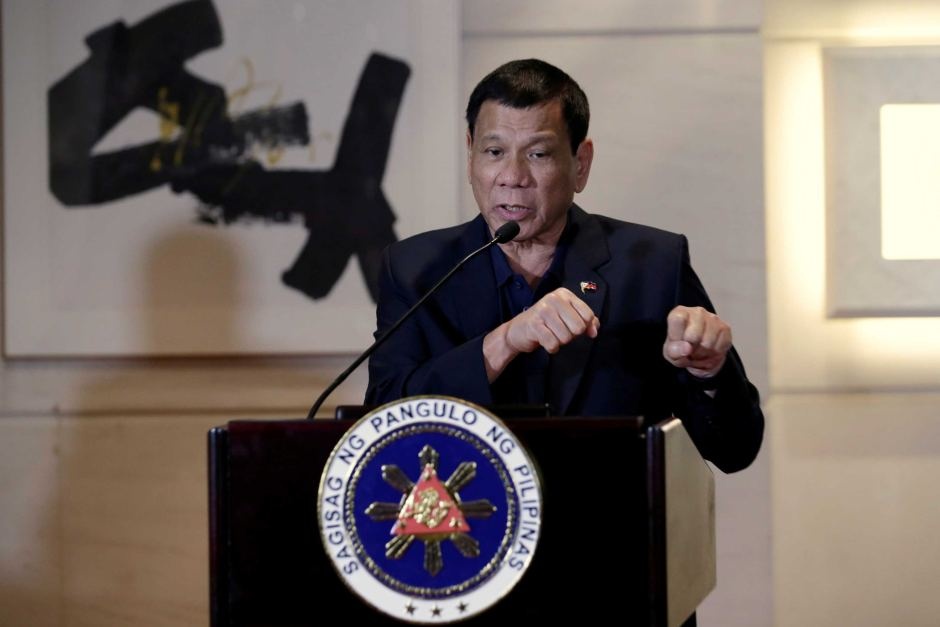 Tong thong Philippines lai lang ma ong Obama hinh anh