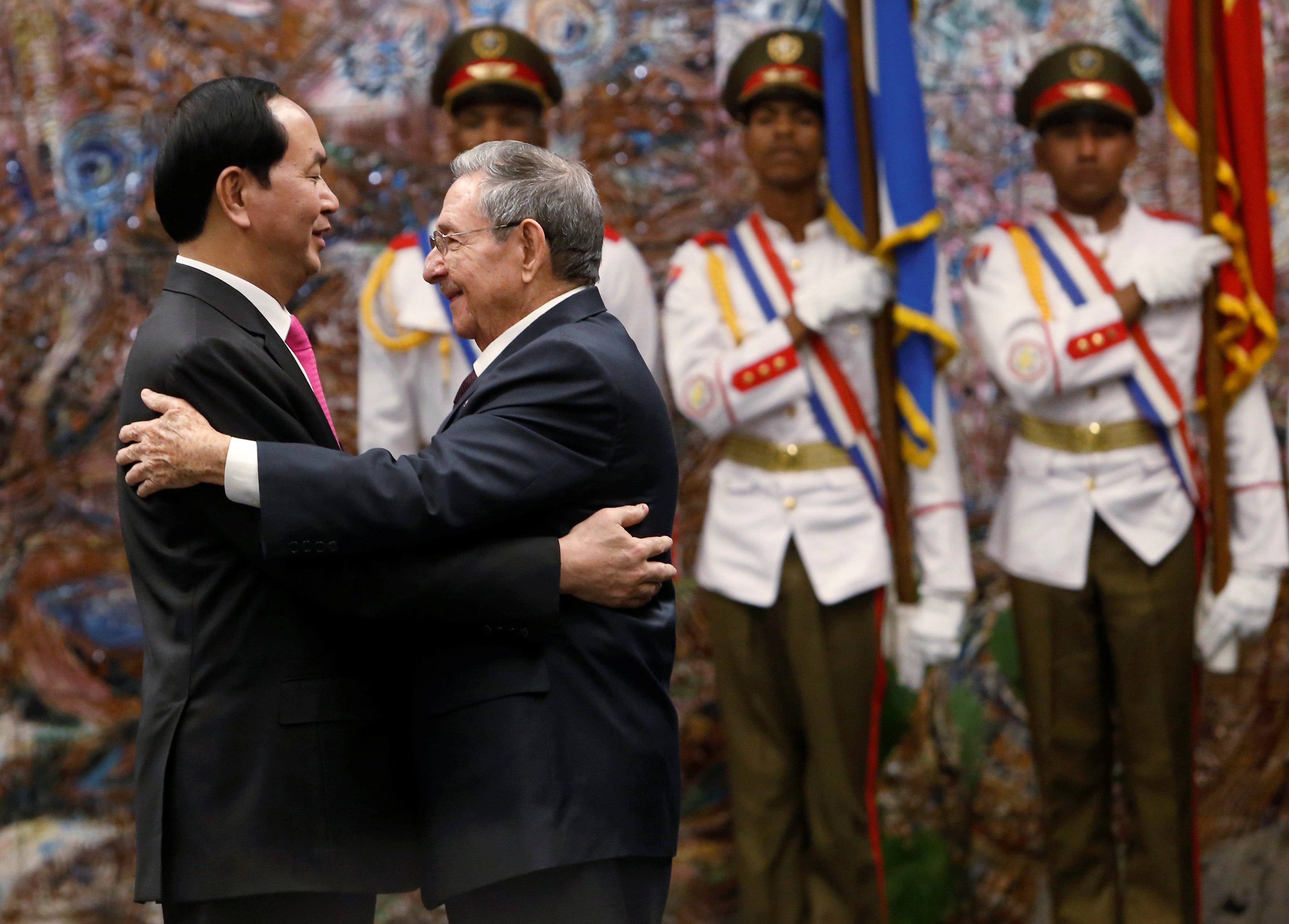 Chu tich Tran Dai Quang hoi dam cung Chu tich Raul Castro hinh anh