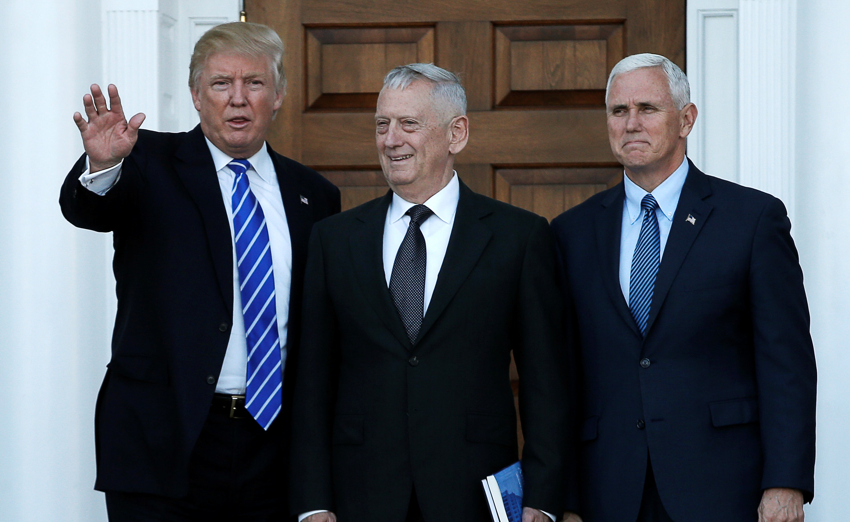 Trump tuyen quan chuc: Kich tinh nhu truyen hinh thuc te hinh anh