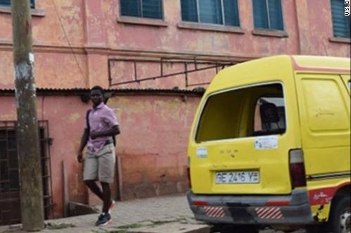 My bat ngo vi 'dai su quan' gia mao hoat dong hon 10 nam hinh anh