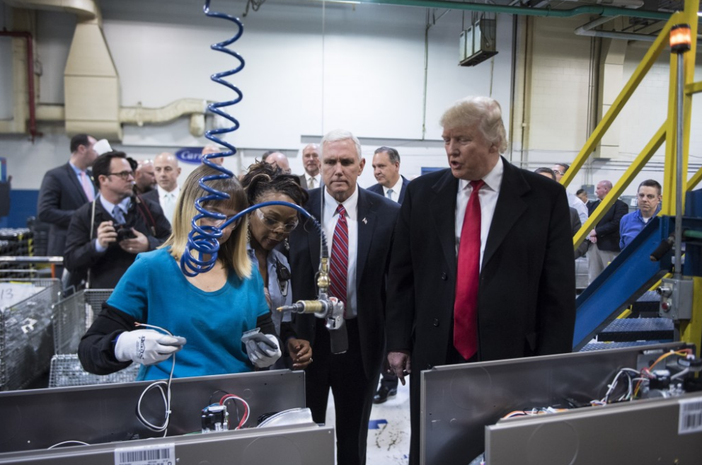 thang ban ron cua Trump sau dac cu anh 16