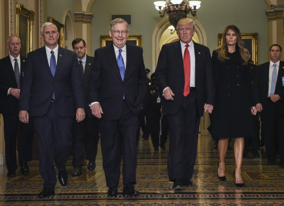 Mot thang ban ron cua Trump sau khi dac cu tong thong My hinh anh