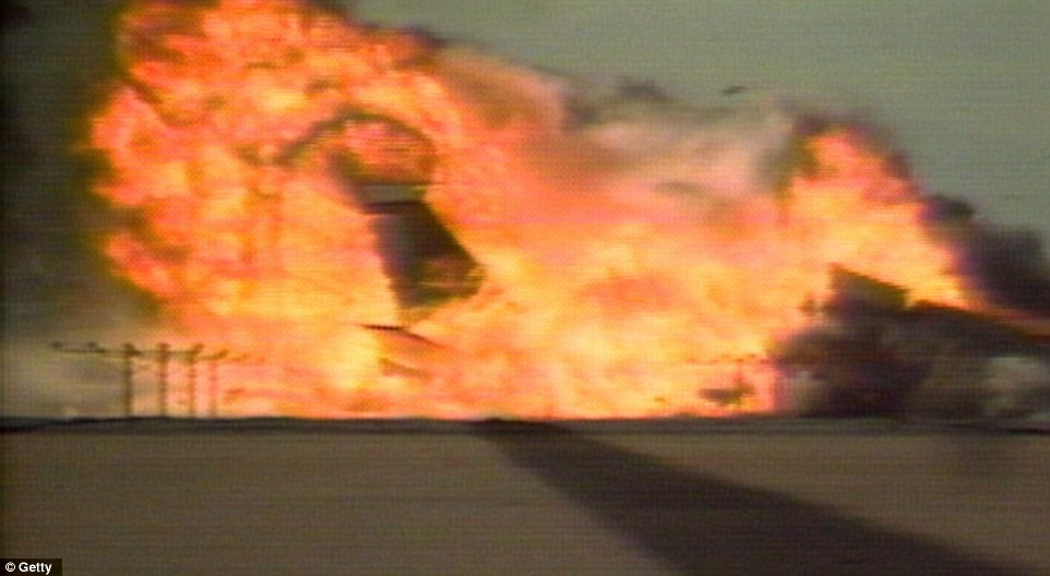 Boeing 720 boc chay ngun ngut khi roi hinh anh