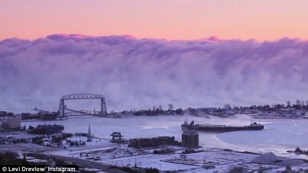 Buc tuong suong khoi nhu 'ngay tan the' o My hinh anh