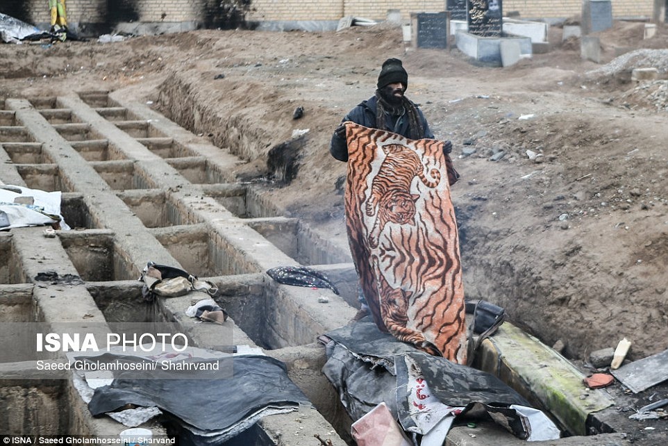 nguoi vo gia cu Iran chui mo song anh 6