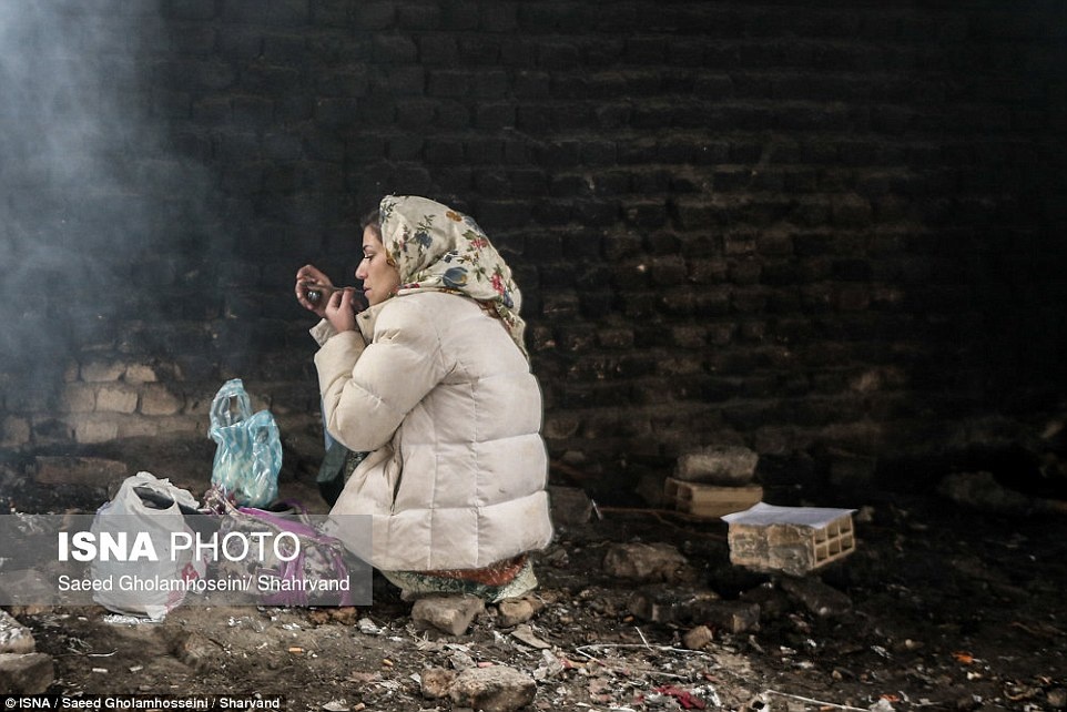 nguoi vo gia cu Iran chui mo song anh 7