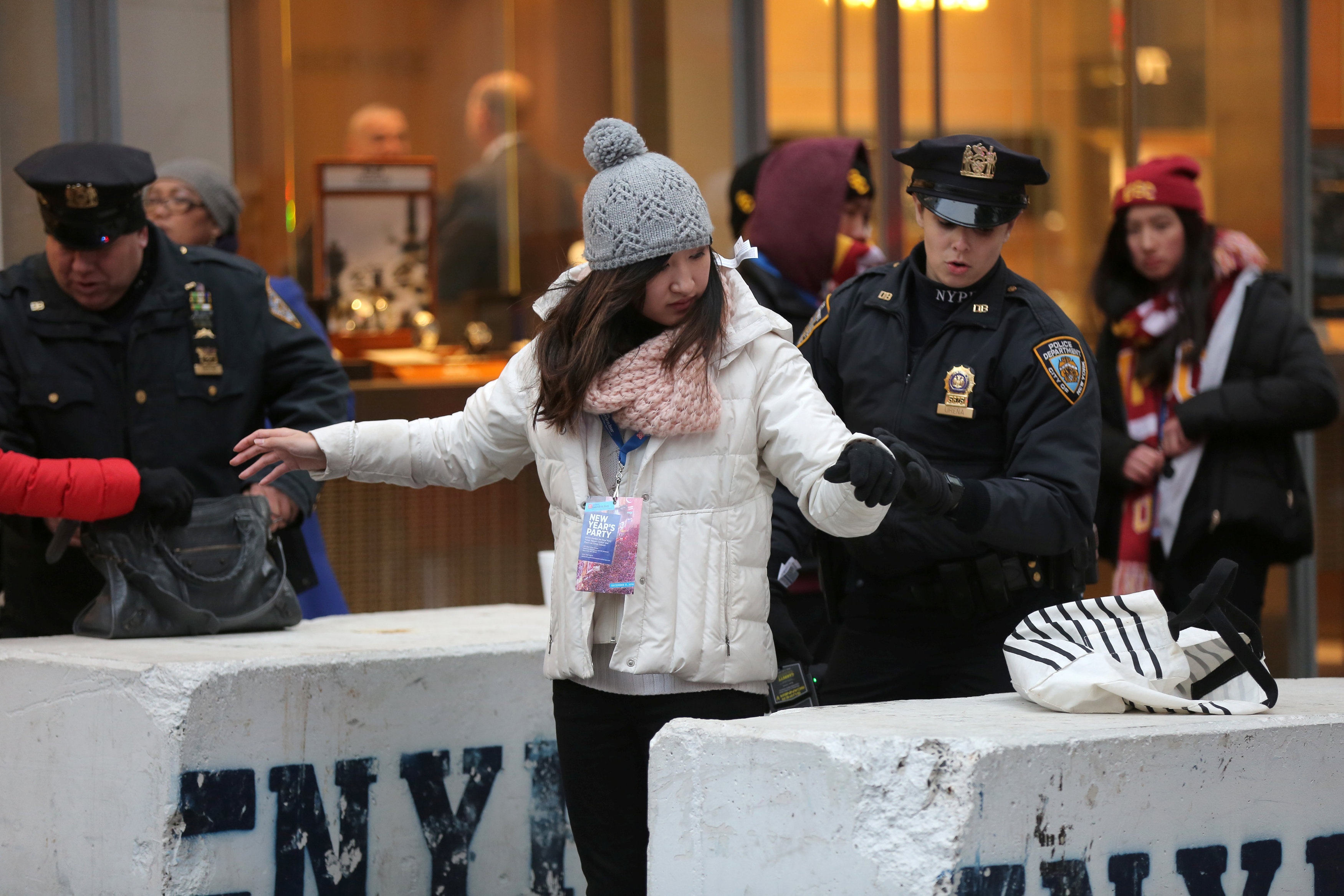 ron rang don nam moi o Times Square anh 8