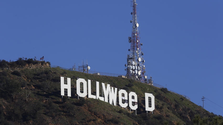 Sau dem giao thua, Hollywood 'bi doi ten' thanh Hollyweed hinh anh