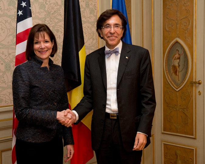 Trump yêu cầu đại sứ từ chức ảnh 2 Trump yeu cau dai su tu chuc anh 2