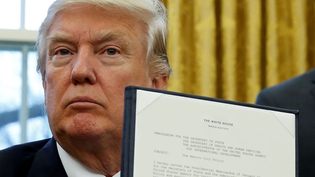 Nuoc My ra sao khi Trump kien quyet rut khoi TPP? hinh anh