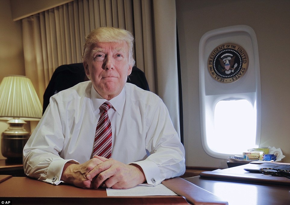 phong lam viec cua Trump tren Air Force One anh 10
