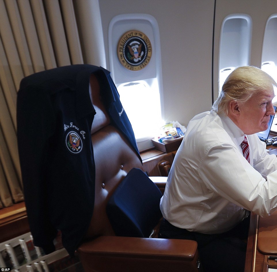 phong lam viec cua Trump tren Air Force One anh 13
