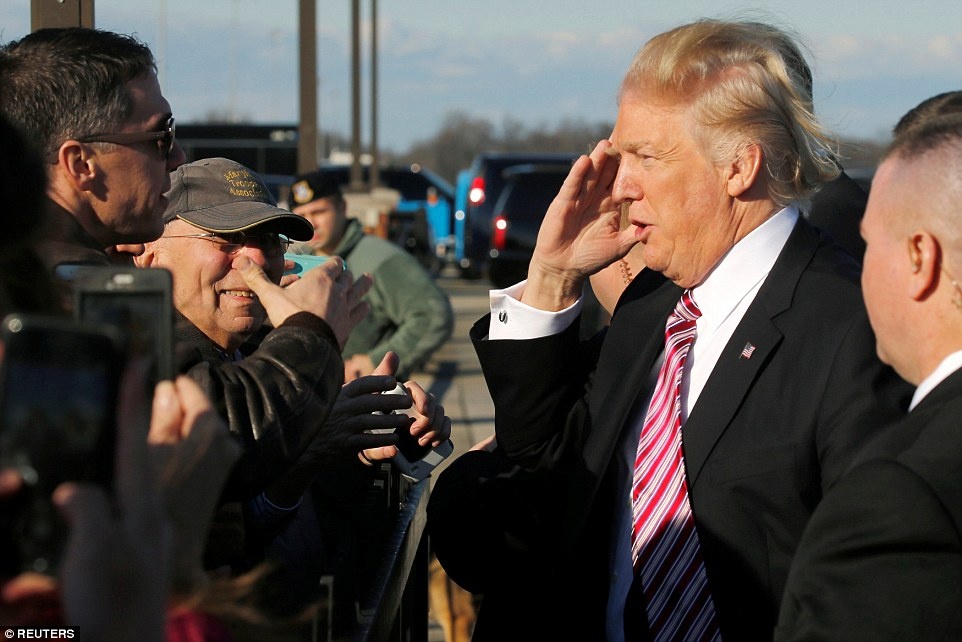 phong lam viec cua Trump tren Air Force One anh 15