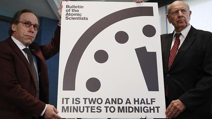 đồng hồ tận thế tiến sát nửa đêm vì Trump ảnh 1 dong ho tan the tien sat nua dem vi Trump anh 1