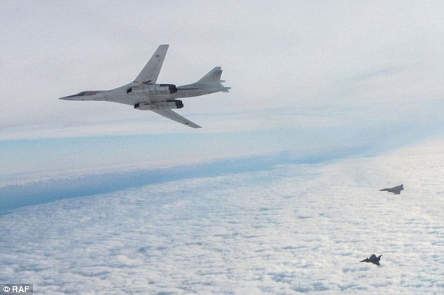 Anh chặn máy bay ném bom Nga ảnh 1 Anh chan may bay nem bom Nga anh 1