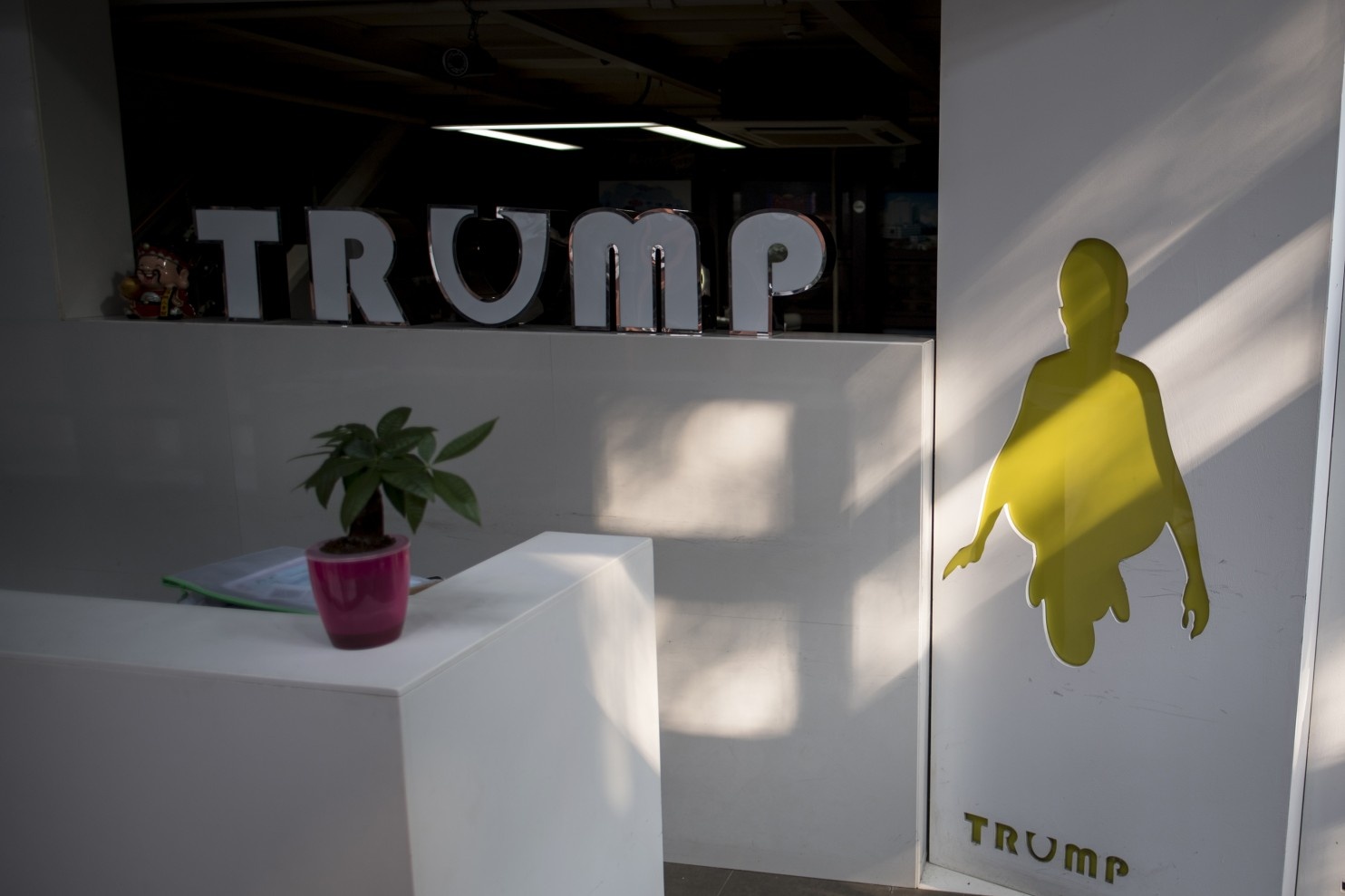 cuộc chiến bảo vệ thương hiệu Trump ảnh 1 cuoc chien bao ve thuong hieu Trump anh 1