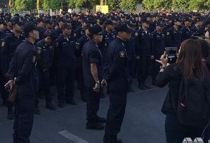 4.000 canh sat vay bat su tru tri bi to tham nhung o Bangkok hinh anh