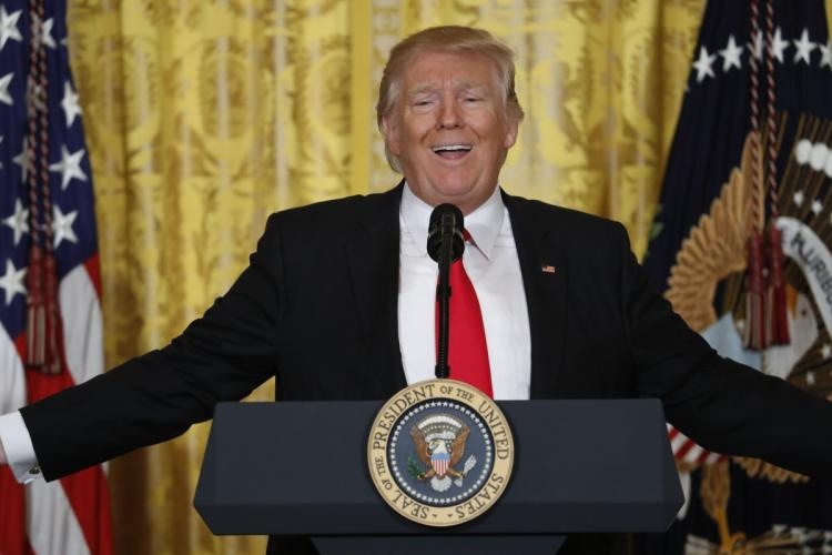 Trump va mot thang dieu hanh kieu 'chinh tri du kich' hinh anh