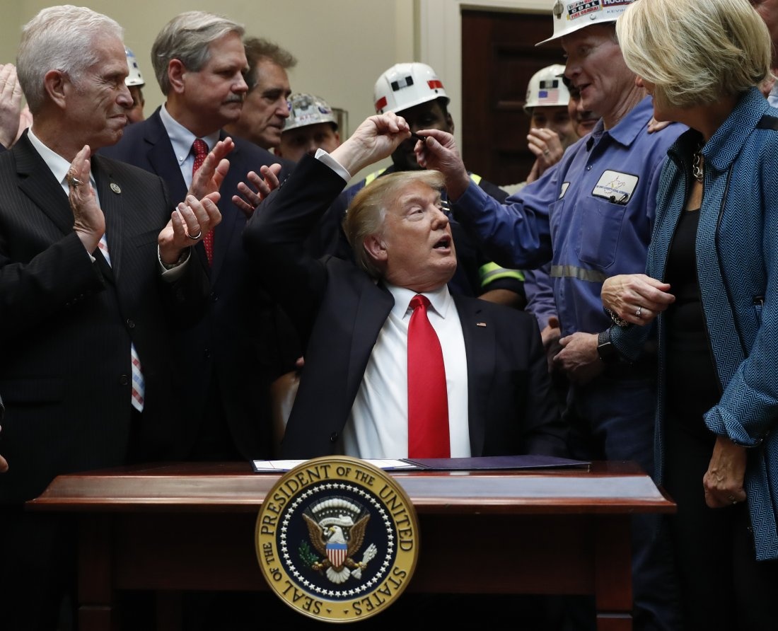 Nhung 'bom tan' Trump tung ra trong thang thu 2 o Nha Trang hinh anh