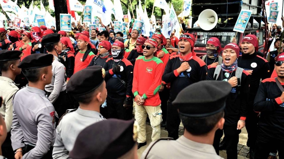 Indonesia: 4 nguoi giau hon ca 100 trieu nguoi ngheo nhat hinh anh