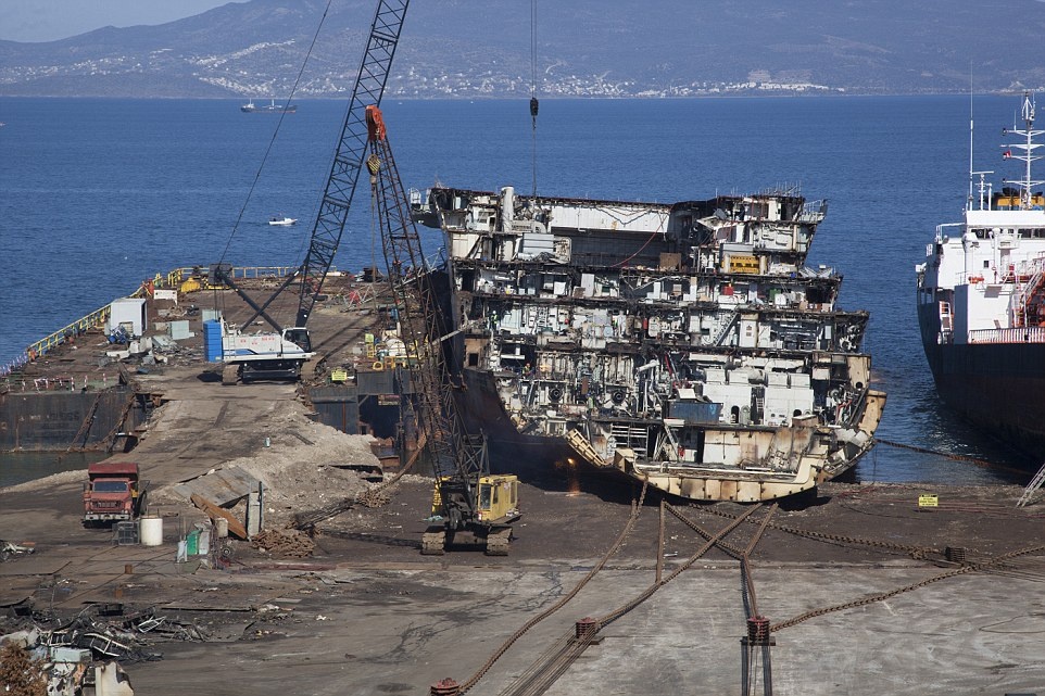 xe thit tau san bay Anh anh 2