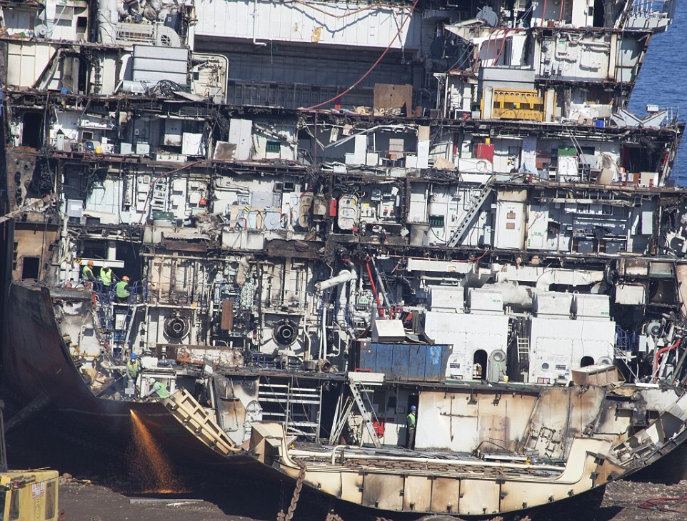 xe thit tau san bay Anh anh 3