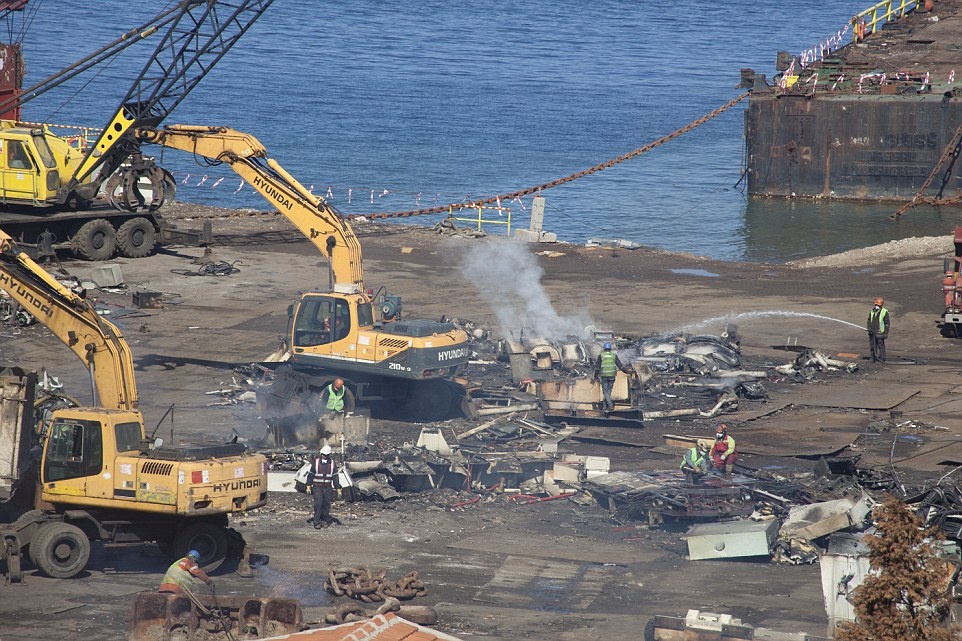 xe thit tau san bay Anh anh 4