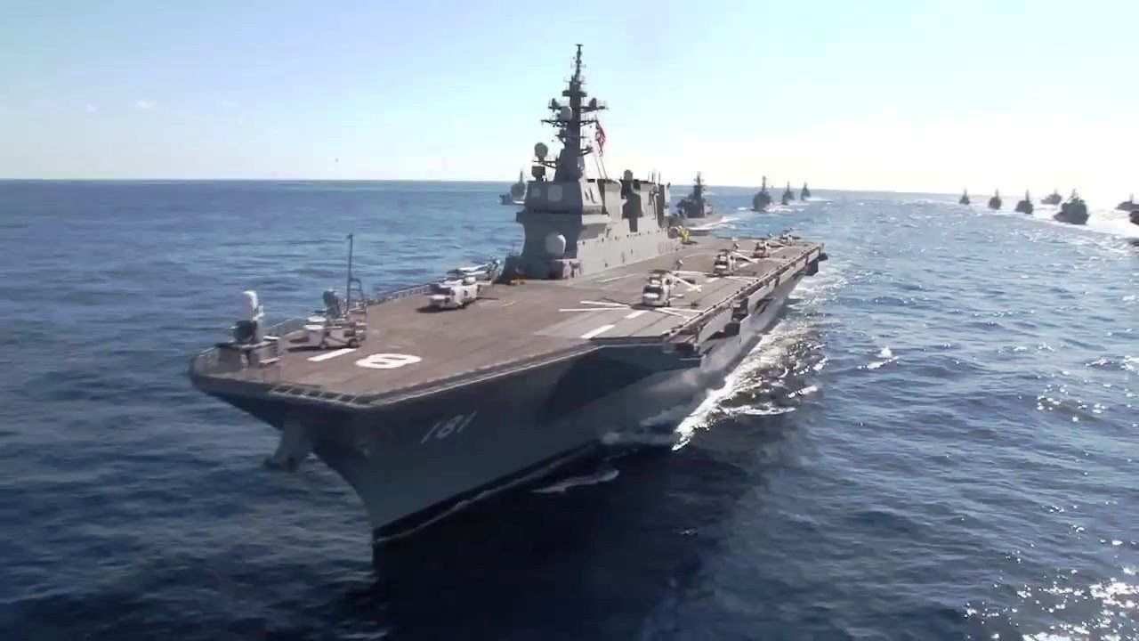 Can canh tau san bay truc thang lon nhat cua Nhat Ban hinh anh