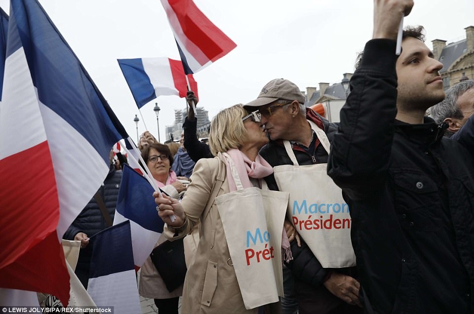 tong thong tre nhat nuoc Phap anh 11