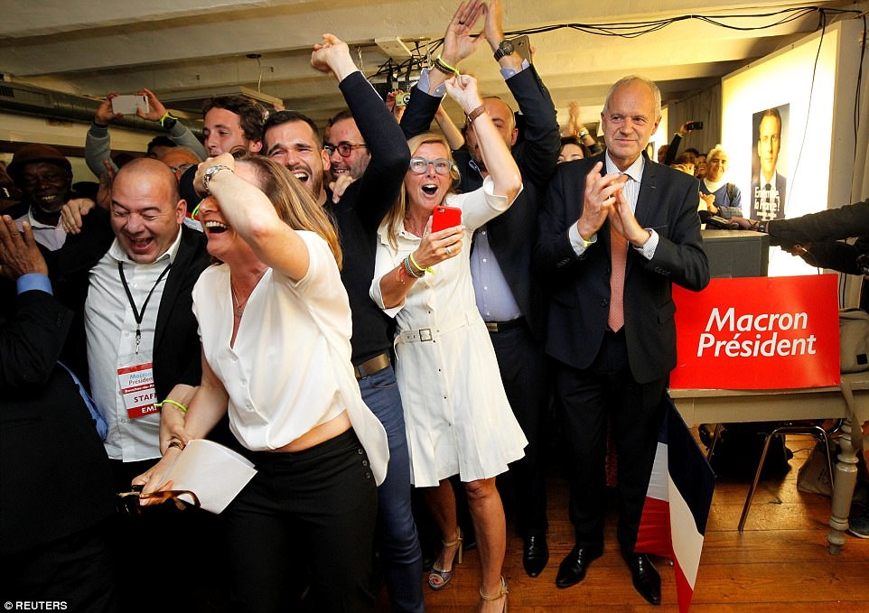 tong thong tre nhat nuoc Phap anh 12