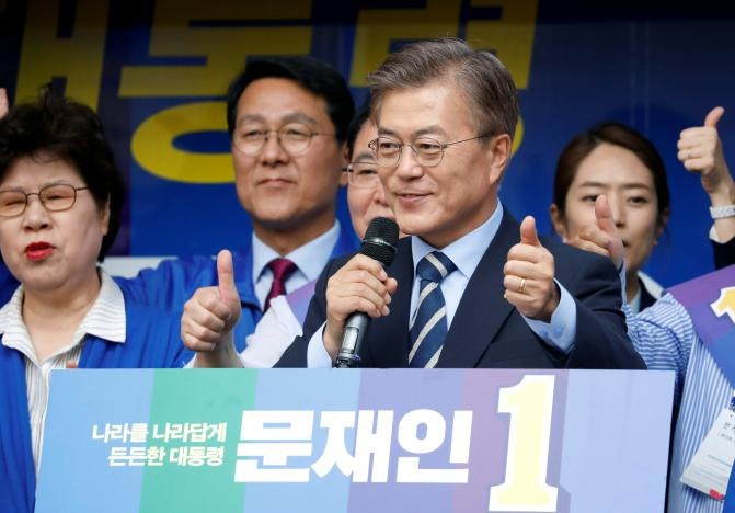 Nguoi Han bat dau di bo phieu bau tong thong hinh anh