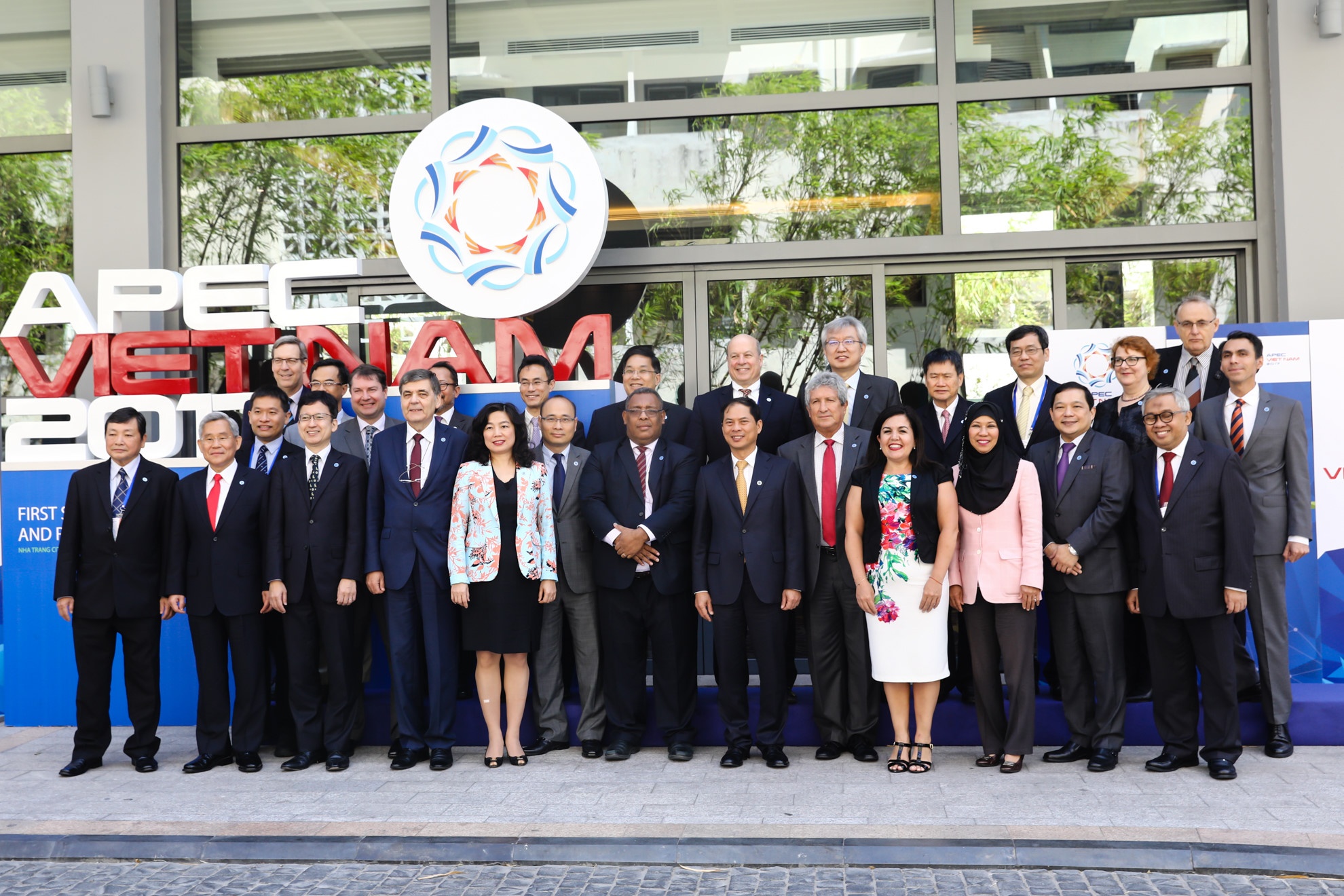 Khai mac hoi nghi quan chuc cap cao APEC lan 2 o Ha Noi hinh anh