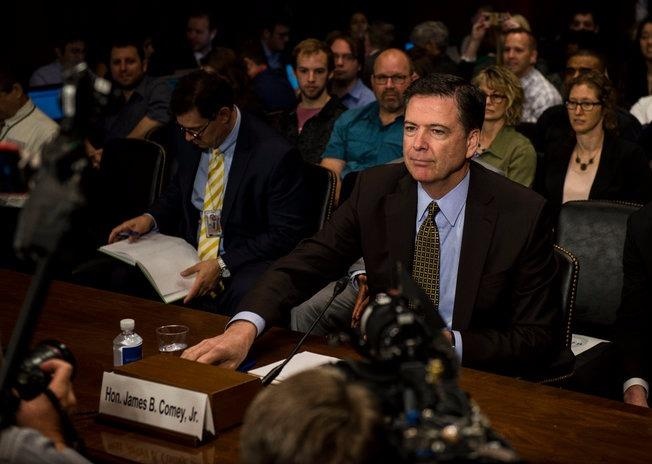 NYT: Trump doi giam doc FBI dung dieu tra tuong Flynn hinh anh