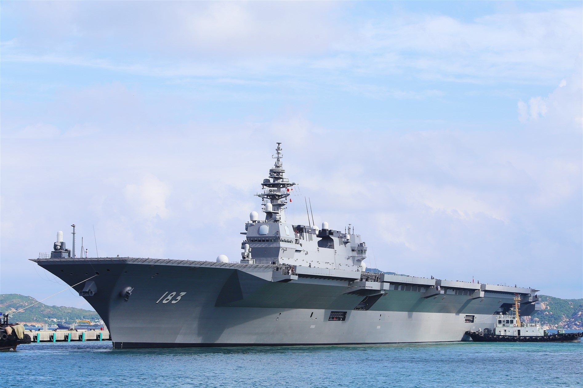 Tau san bay truc thang Izumo cua Nhat Ban hinh anh