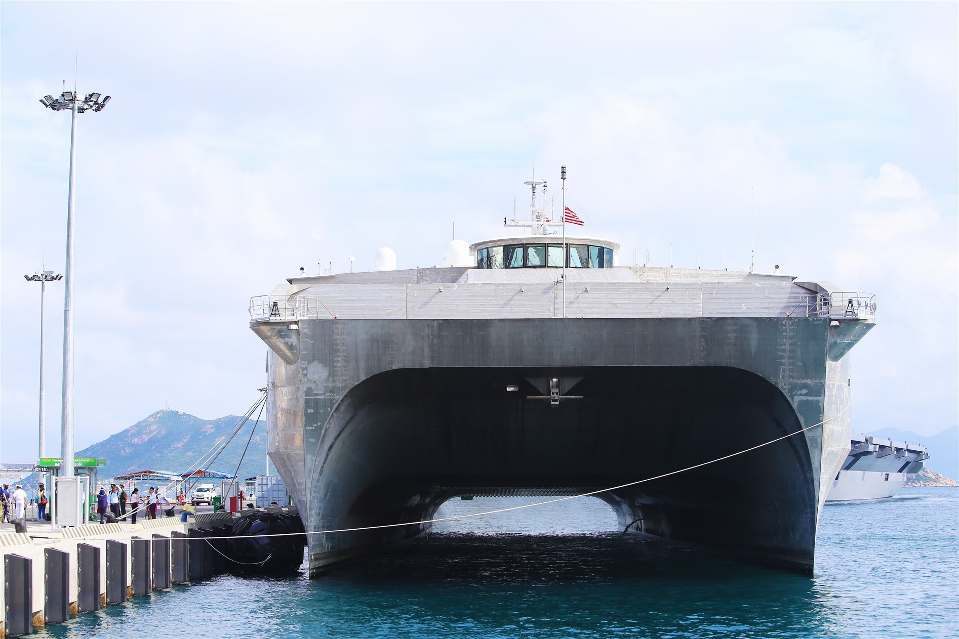 tau hai quan My den Cam Ranh anh 2