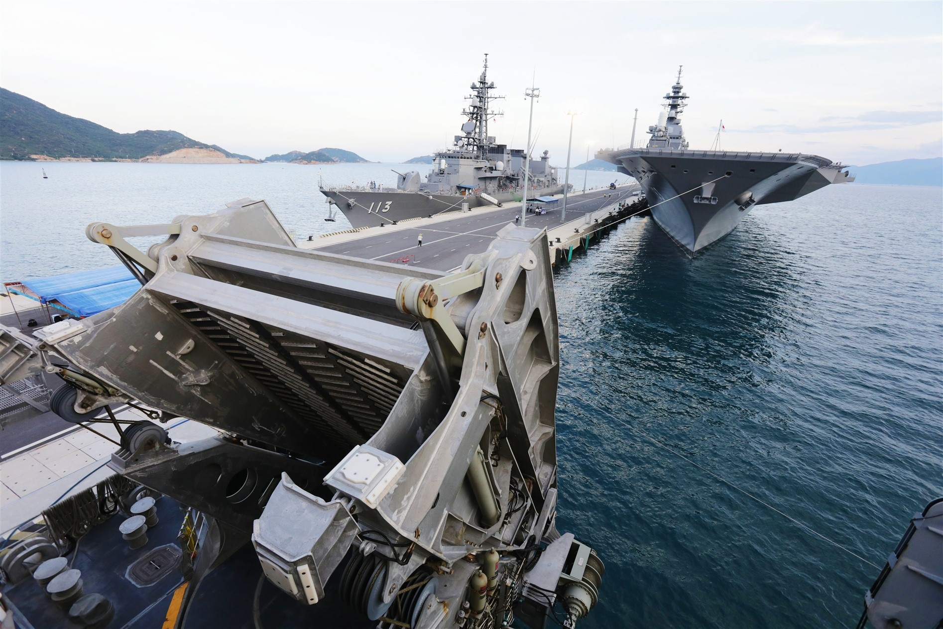 tau hai quan My den Cam Ranh anh 3