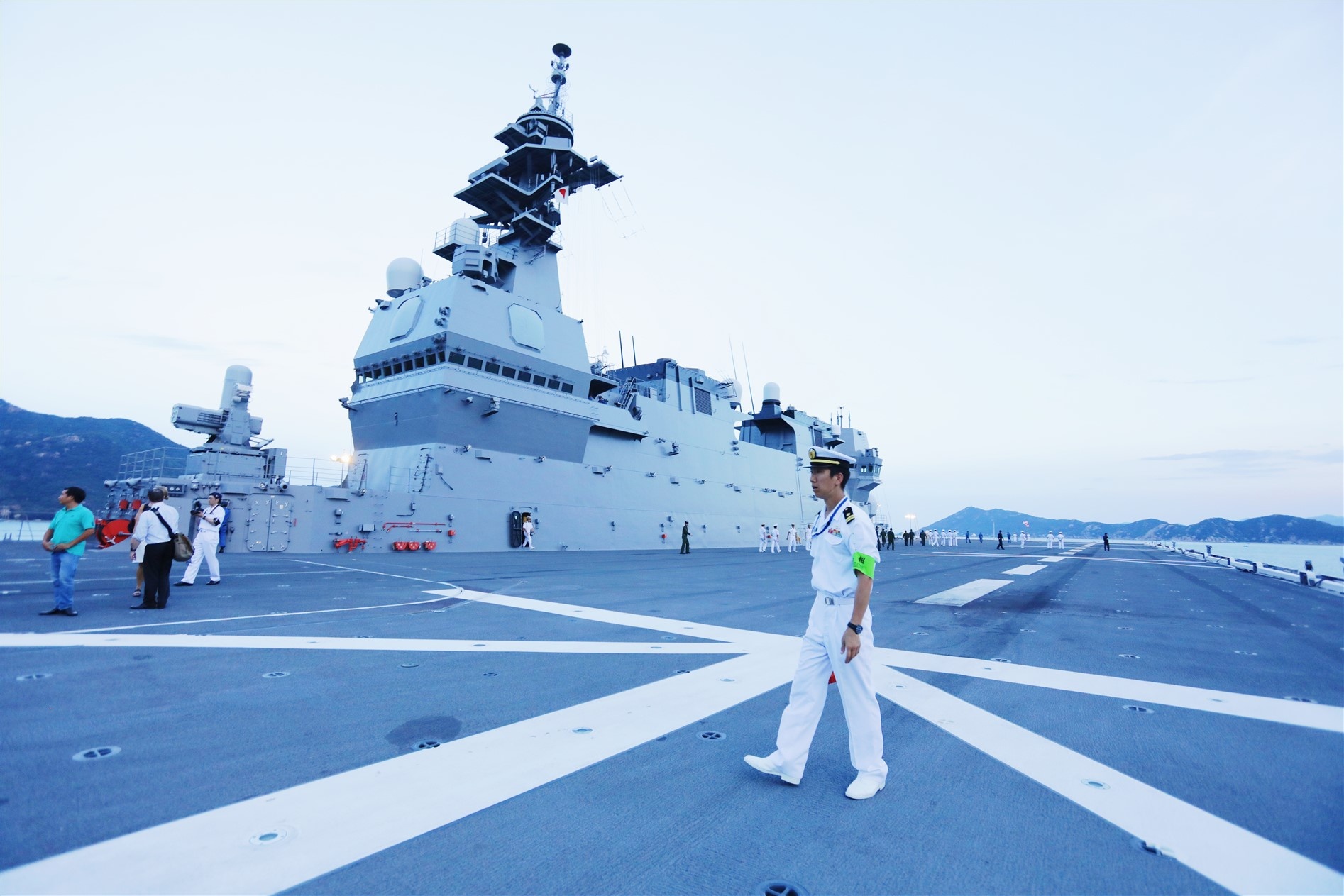 tau san bay Nhat Ban anh 7