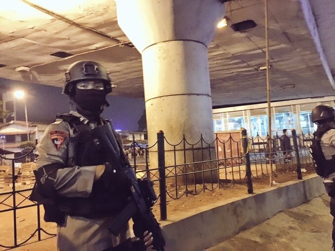 No bom lien tiep o Jakarta, 5 nguoi thiet mang hinh anh