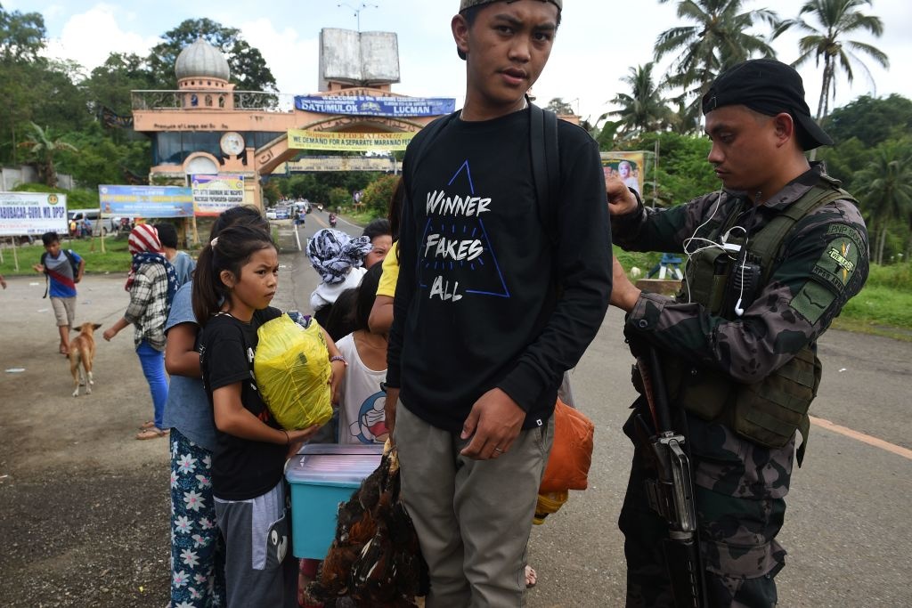 Philippines thả bom tiêu diệt phiến quân ảnh 12 Philippines tha bom tieu diet phien quan anh 12