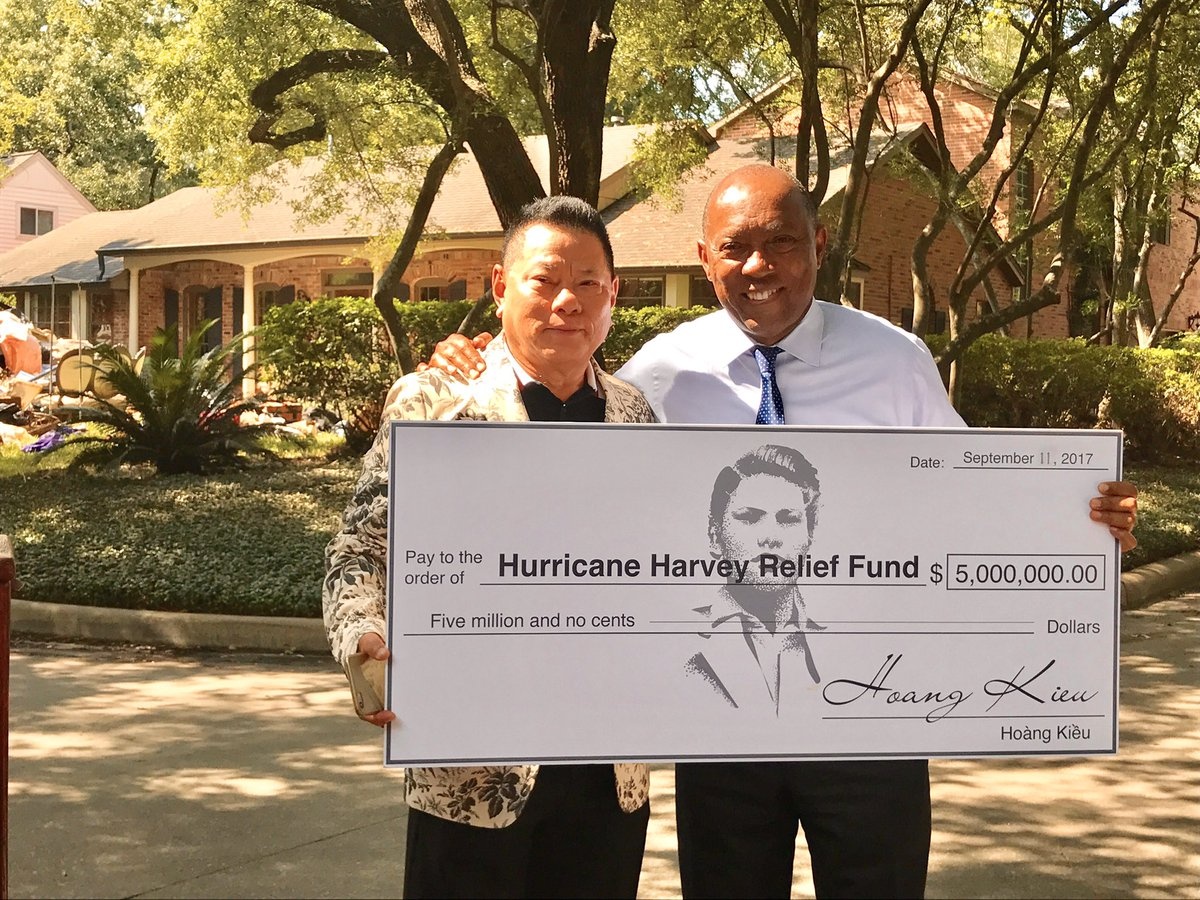 Ty phu Hoang Kieu ho tro 5 trieu USD khac phuc bao Harvey o Houston hinh anh