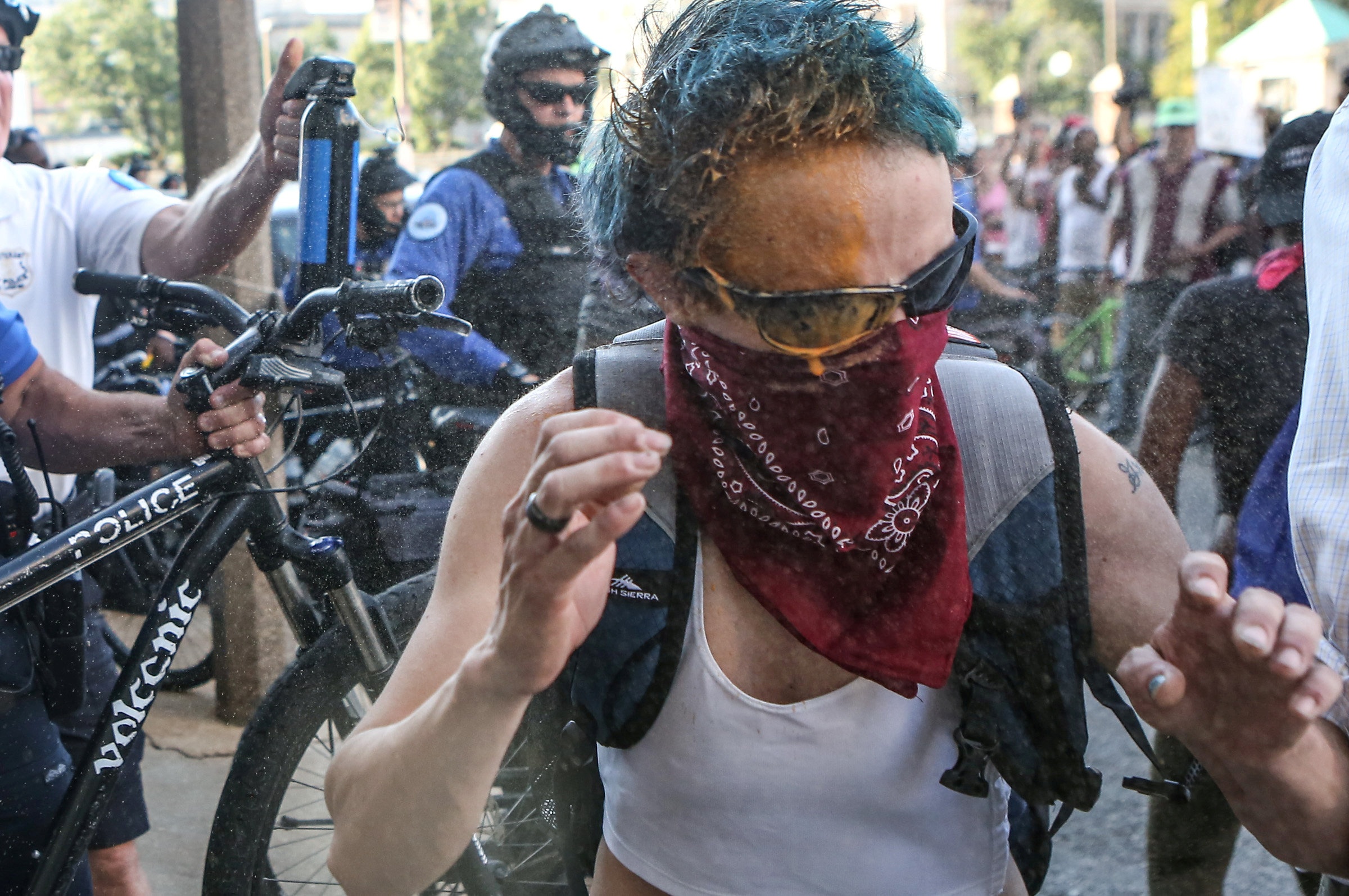 My: Dan dung do canh sat phan doi vu nguoi da den bi ban chet hinh anh